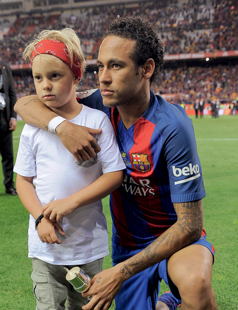 Davi Lucca é sucesso! J.P ficou sabendo do burburinho na escola do filho de Neymar