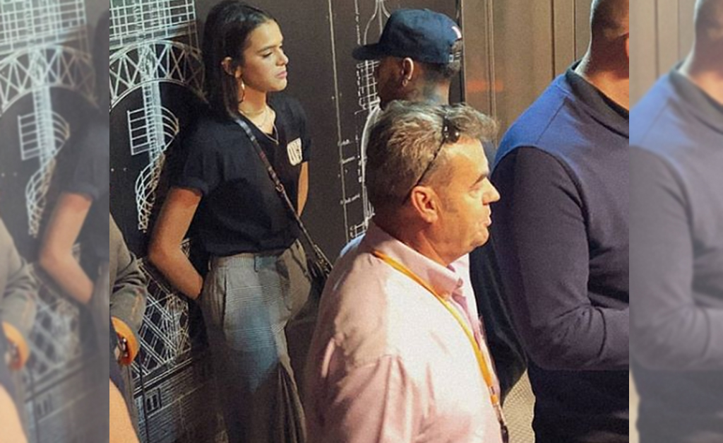 Bruna Marquezine e Neymar visitam Torre Eiffel e fãs flagram casal