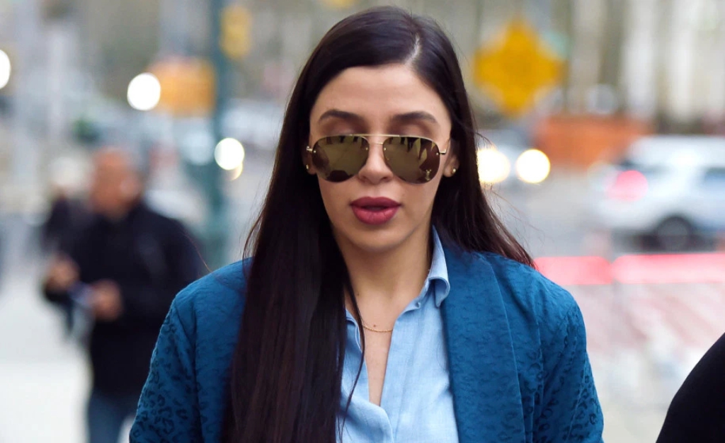 Mulher de El Chapo leva bronca por entrar no tribunal com iPhone…