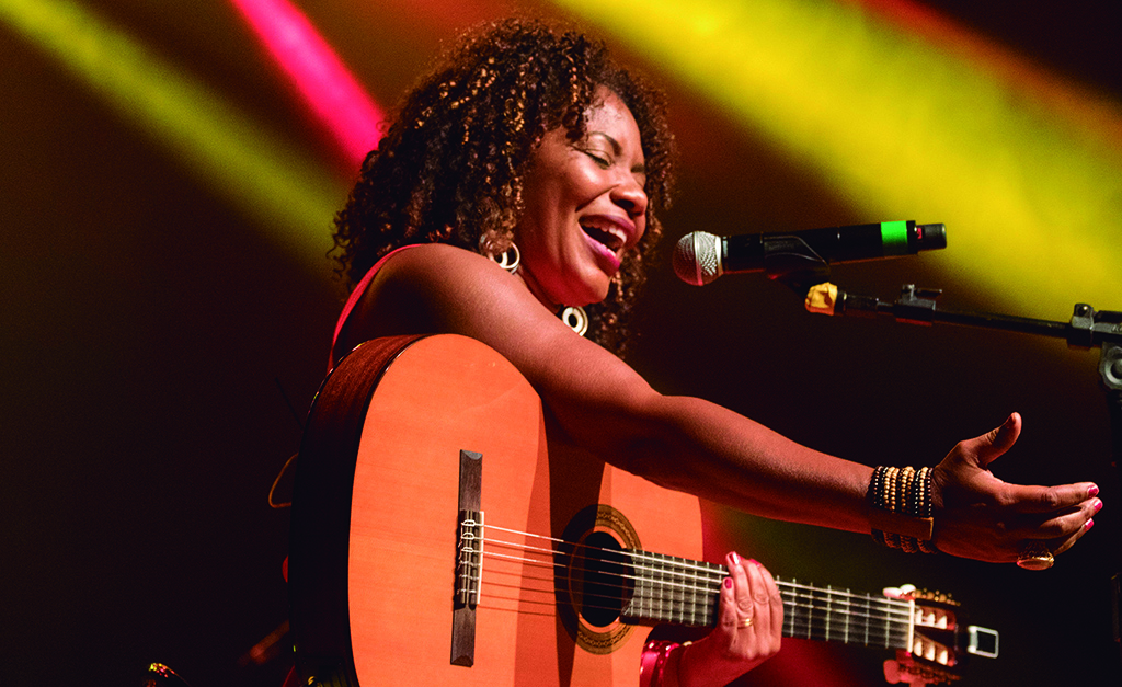 Depois de ano difícil, Margareth Menezes apresenta nova música, estreia na folia paulistana e promete foco na carreira internacional