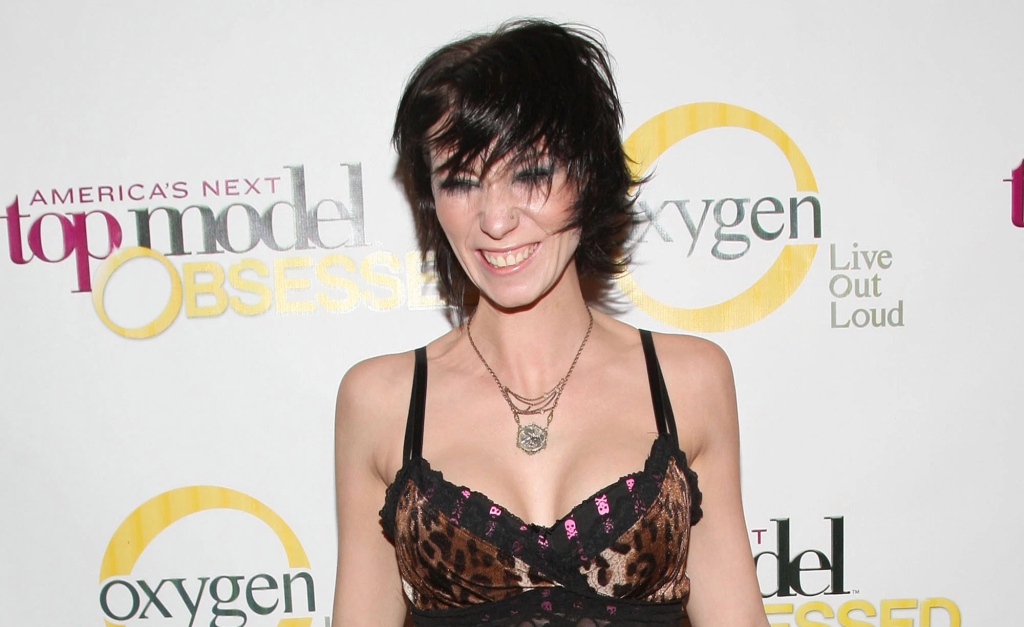 Estrela de “America’s Next Top Model” morre aos 34 anos e dois meses depois de ser diagnosticada com câncer