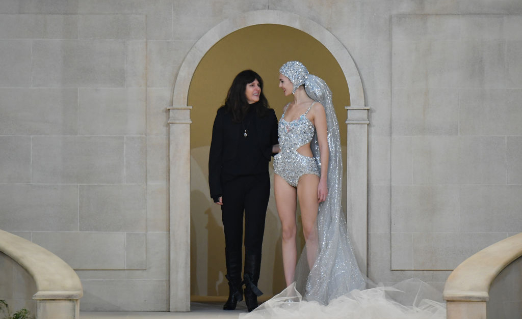 Karl Lagerfeld dá ‘no show’ no final de desfile de alta-costura da Chanel e reforça suspeitas sobre aposentadoria