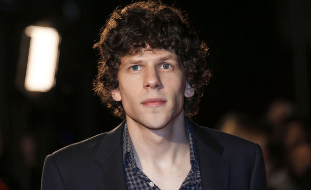Com vários projetos no cinema e na TV, o astro de “Zumbilândia” Jesse Eisenberg admite que vive “isolado”