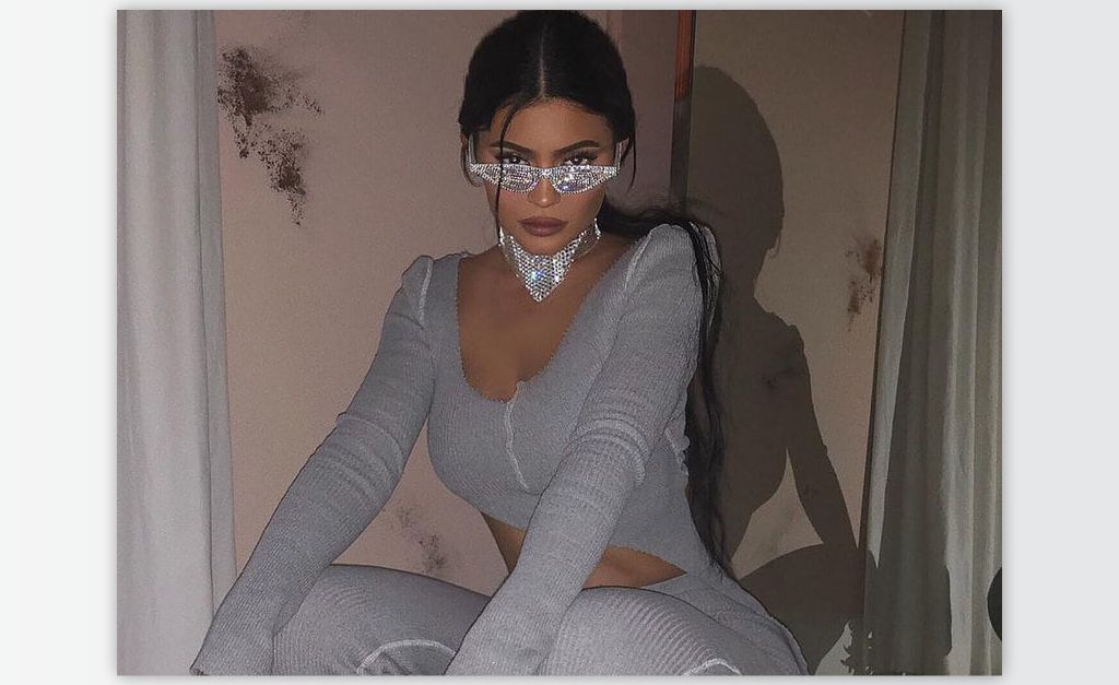 Fãs questionam Kylie Jenner sobre “sujeirinha” nas paredes de sua mansão e descobrem que é ouro. Oi?