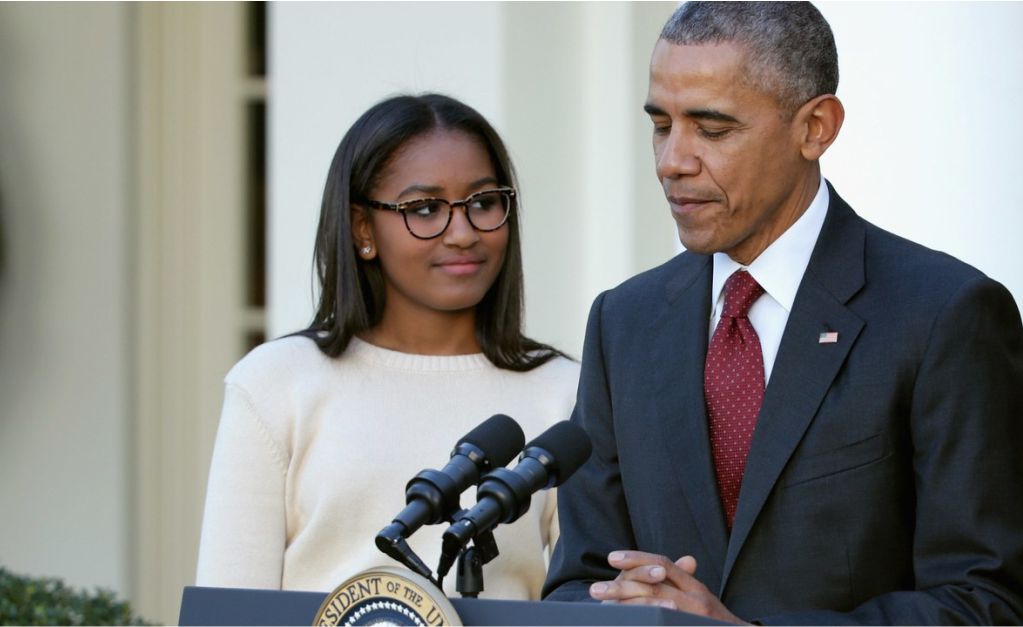 Caçula de Michelle e Barack Obama brilha em baile de formatura com vestido poderoso e “date” misterioso