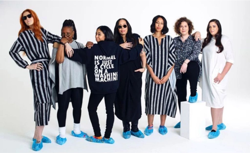 Depois de trip frustrada pela Grécia, Whoopi Goldberg lança marca de roupas para “público real”. Oi?