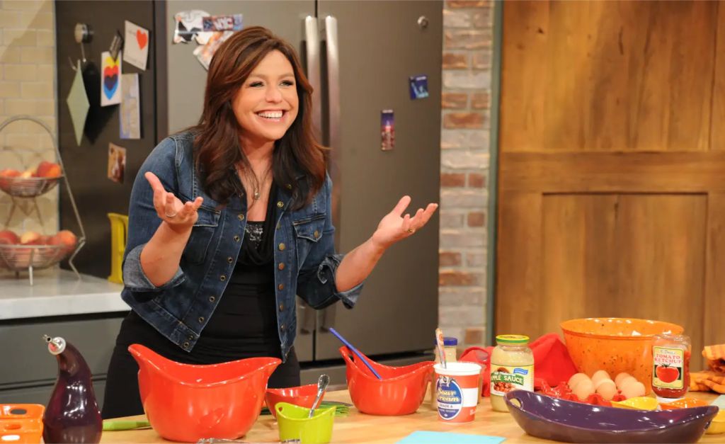 Rachael Ray, que ganhou fama nos EUA com programas culinários, revela que comia minhocas na infância. Oi?