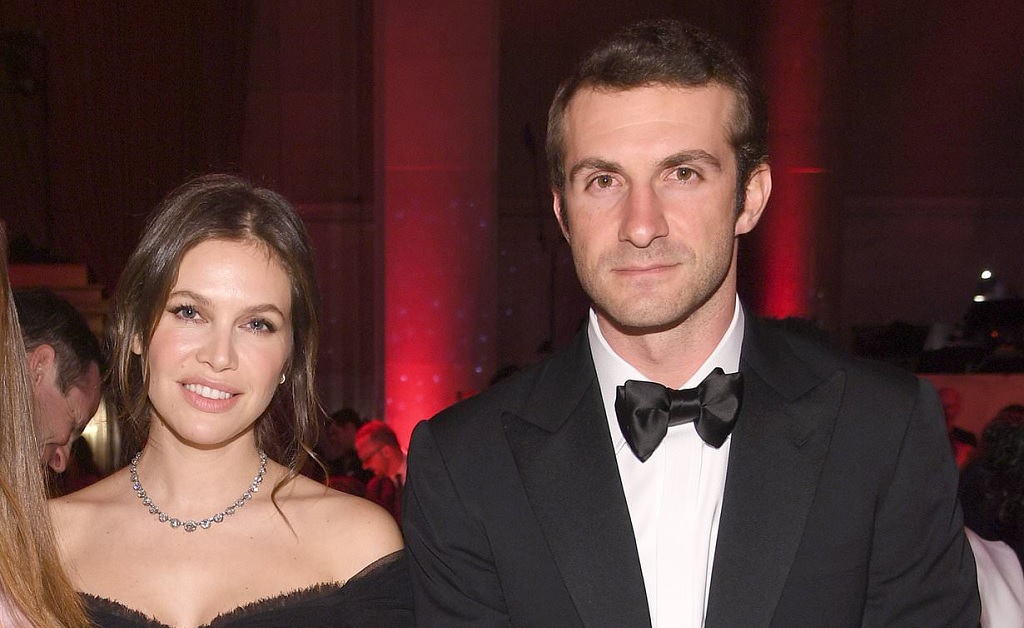 Dasha Zhukova, que já foi casada com o bilionário Roman Abramovich, está noiva do ex de Paris Hilton