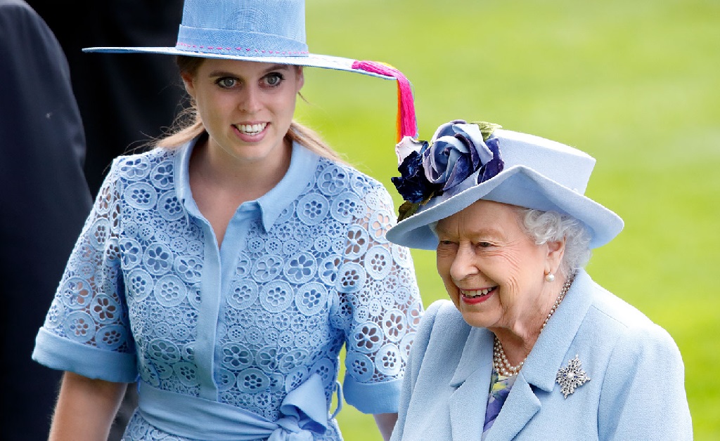 Tablóide afirma que a Rainha Elizabeth vetou nome escolhido pelo filho para batizar a princesa Beatrice. Oi?