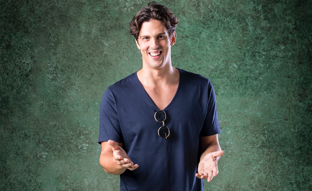 Rafael Infante fala sobre novela, sitcom, teatro e música: “O que mais me choca é que a cultura gera emprego, e é ignorada”