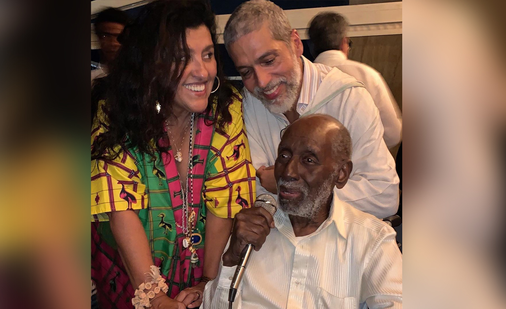 Regina Casé arma festa para comemorar 51 anos do marido, Estevão Ciavatta, e homenagear Nelson Sargento
