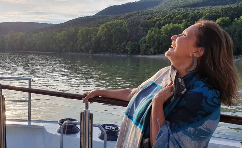 “As mulheres têm que se defender. Homem está junto em tudo, mesmo nas ‘cagadas'”, diz Fafá de Belém à J.P