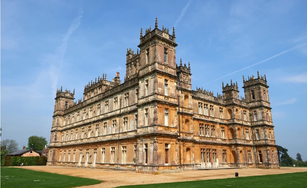 Um tour pelo castelo de “Downton Abbey”, que em breve poderá ser alugado por diárias a partir de R$ 775