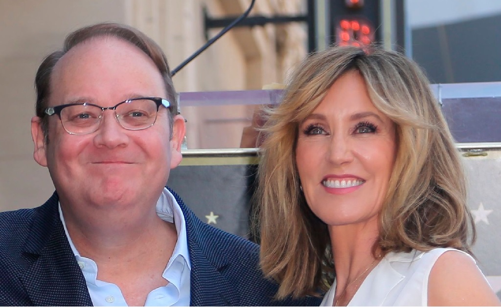 Criador de “Desperate Housewives” revela que estrela da série era impossível de lidar em carta para defender Felicity Huffman