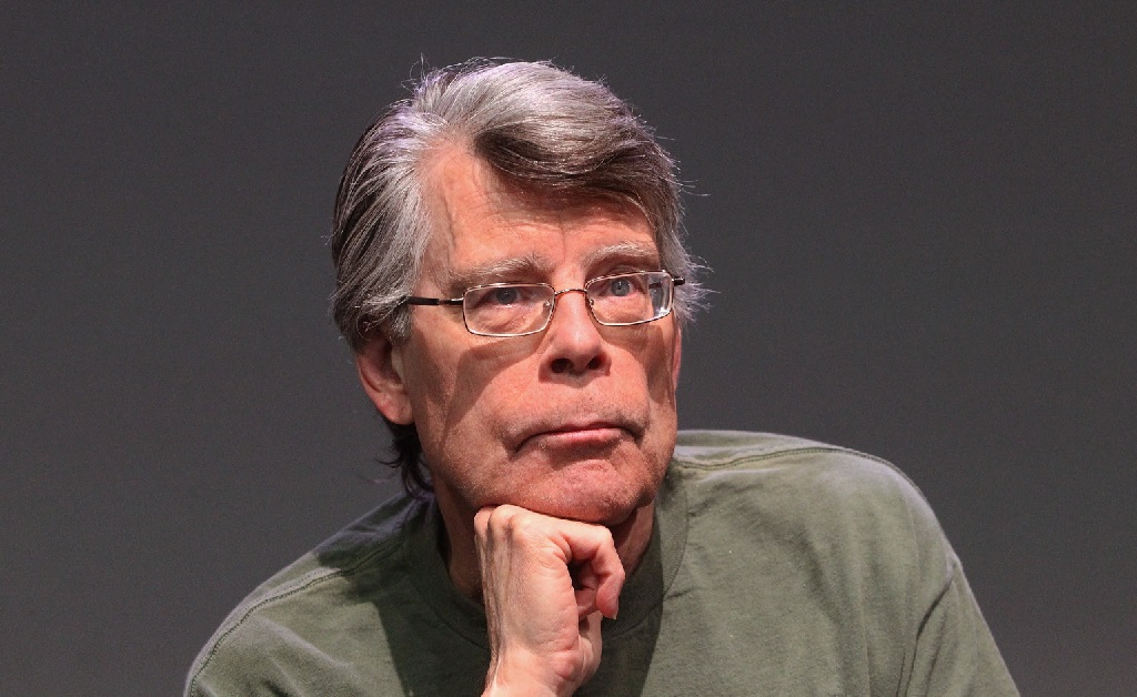 Empresa vai pagar R$ 5,4 mil para fã de Stephen King que mais se assustar vendo filmes baseados nos livros dele