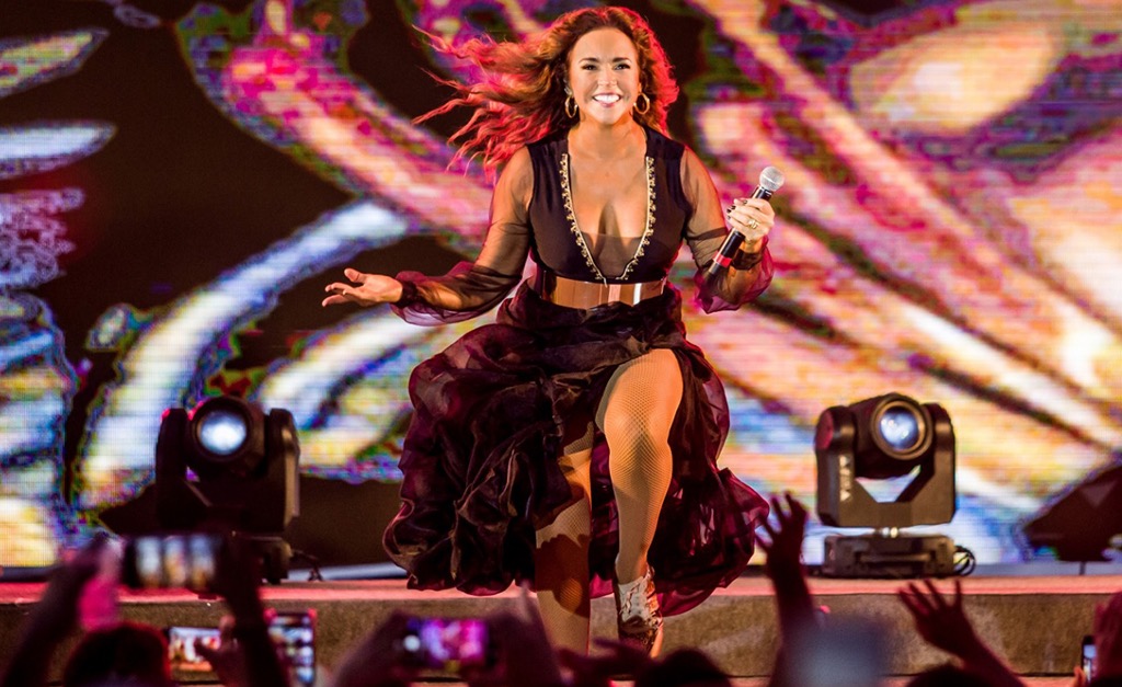 Daniela Mercury esquenta para o Carnaval com música inspirada em “Bacurau” e volta do Camarote da Rainha