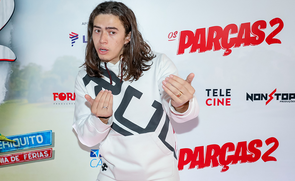 Whindersson Nunes usa roupa de Luiza Sonza na pré-estreia de ‘Os Parças’ e entrega: “Pensando em fazer um filme autoral”