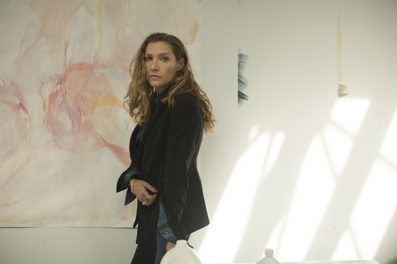 Janaina Tschäpe está a todo vapor e cheia novos projetos. Vem conferir o papo da artista interdisciplinar com a PODER