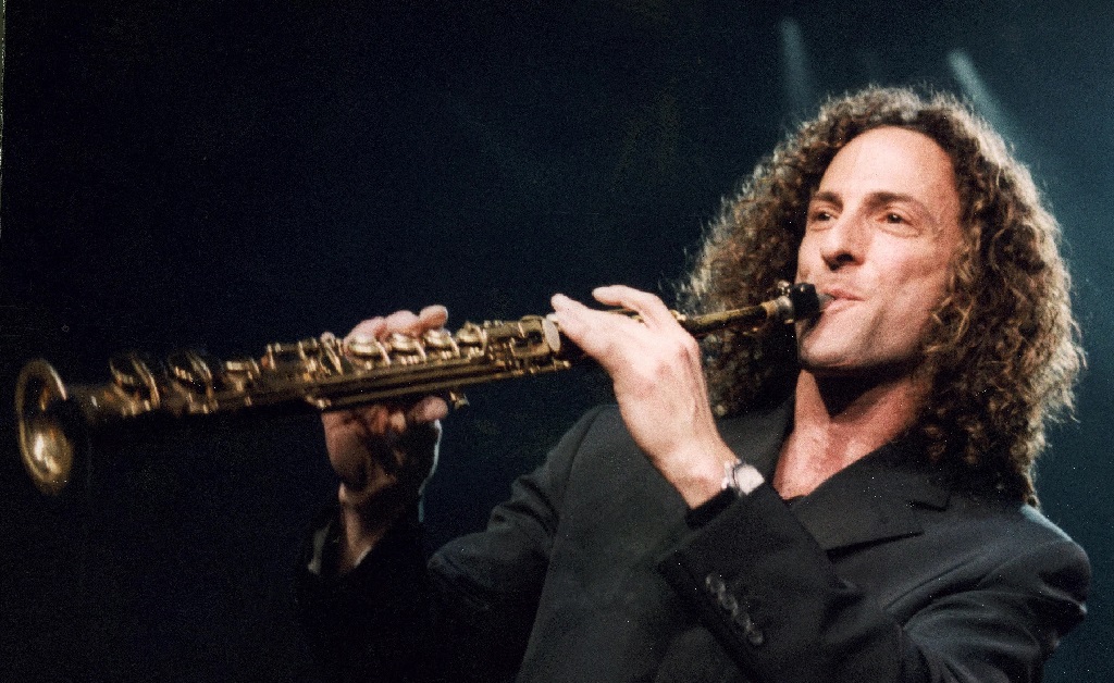 Entenda como Kenny G, que voltou às paradas de sucesso, se tornou um dos músicos mais ricos do mundo