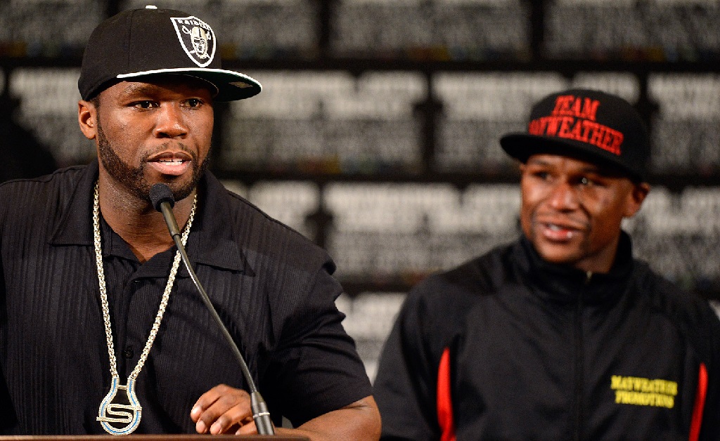 50 Cent sugere que Floyd Mayweather pode estar quebrado e por isso precisa voltar aos ringues. Será?