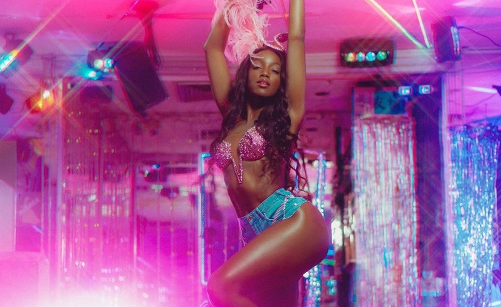 Iza tem tudo para ser a musa do Carnaval 2020 e fala sobre os compromissos durante a folia: “Estou super ansiosa”