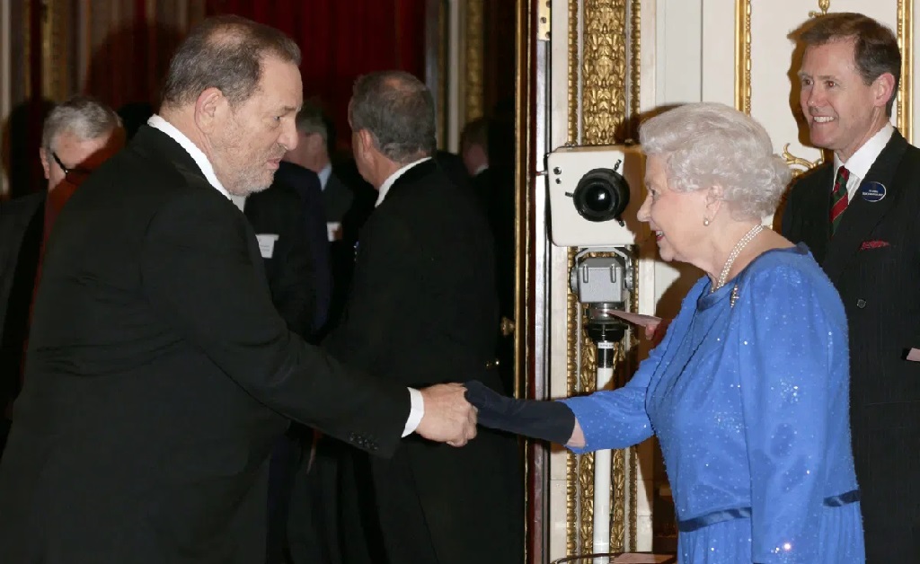 Harvey Weinstein pode perder título nobre que recebeu da rainha Elizabeth II
