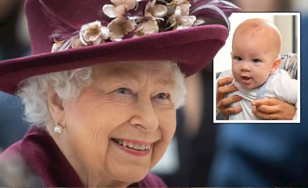 Com saudades do bisneto, rainha convida Meghan e Harry para visita e avisa os dois que quer ver Archie