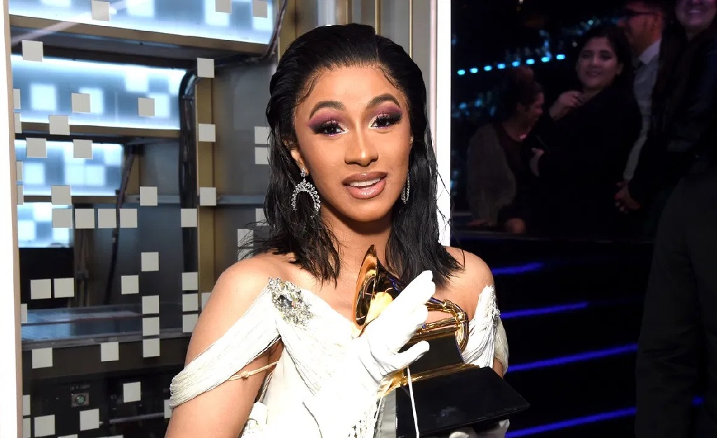 Cardi B manda recado para apoiadores de governador de estado americano que liberou comércio: “Seus pais e avós vão morrer!”