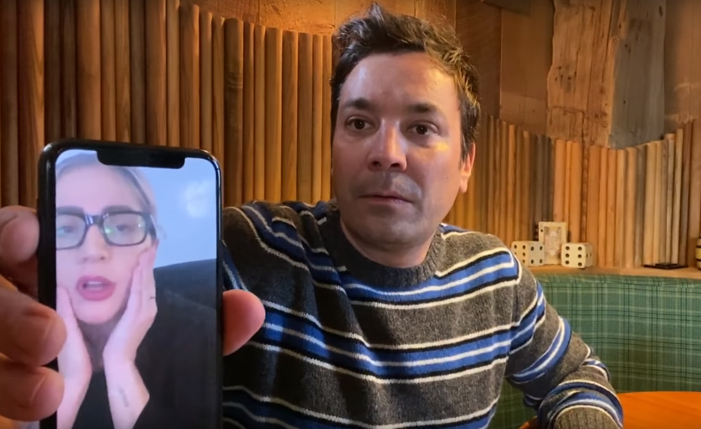 Lady Gaga dispensa Jimmy Fallon em entrevista mais curta já feita pelo apresentador: “É apenas um momento muito estranho!”