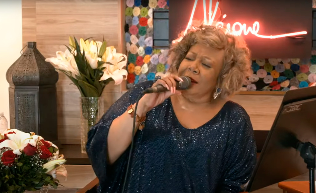 Alcione soltou o vozeirão em uma das lives mais emocionantes e concorridas da temporada. Perdeu? Então vem ver