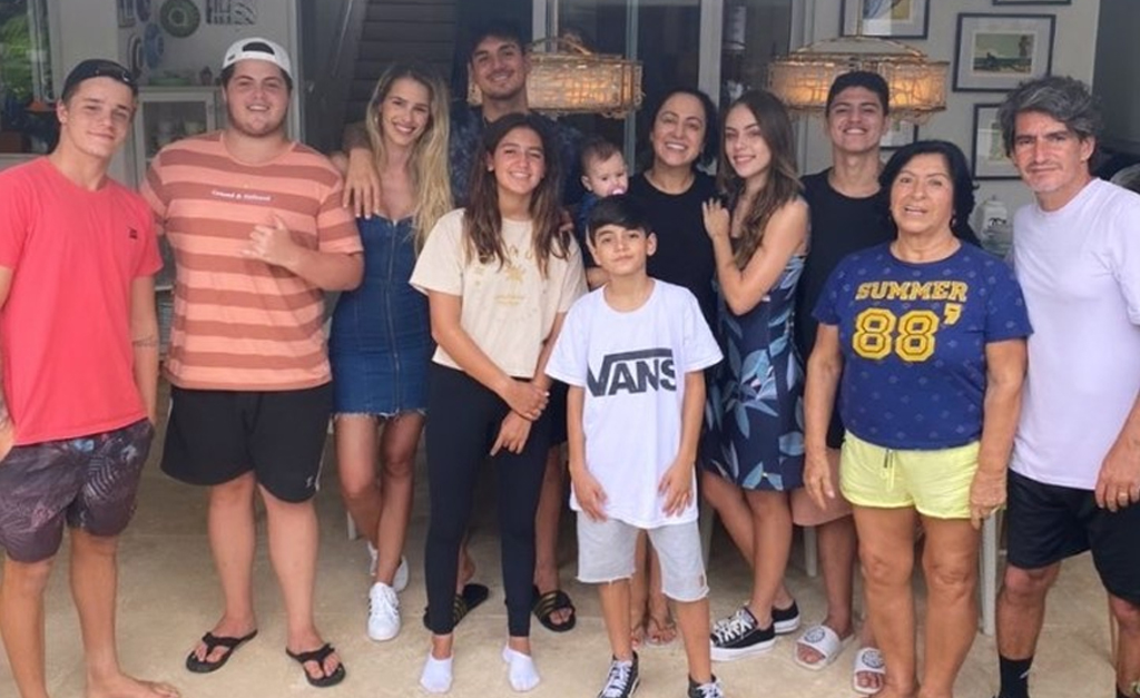 Assumidíssimos! Yasmin Brunet participa de festa íntima da família de Gabriel Medina… Vem ver!