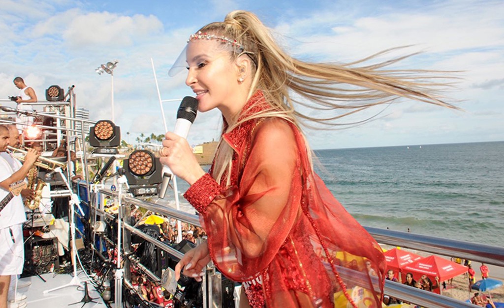 Claudia Leitte revela a data e detalhes de sua ‘live’: ‘”Quero manter as raízes do trio elétrico. Vai ser uma puxada de Bloco de Mesa”