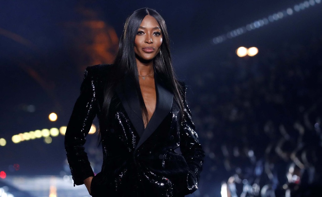 Aos 50 anos, Naomi Campbell está mais em alta do que nunca e com uma fortuna estimada em mais de R$ 335 milhões
