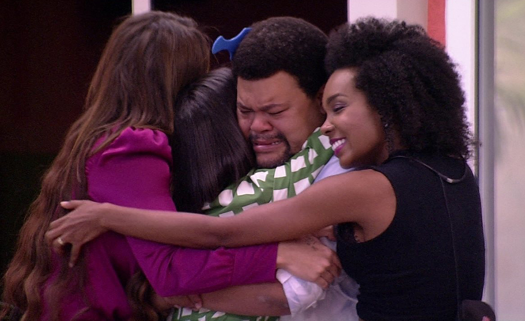 Babu Santana fala sobre relação com Thelma, Manu e Rafa fora do BBB, e promete ‘live’: “São minhas amiguinhas”