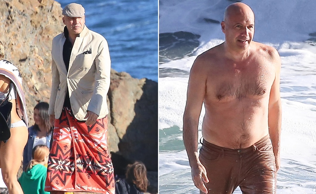 Billy Zane mergulha em praia de Malibu de calça e blazer e sob os olhares do bff Owen Wilson