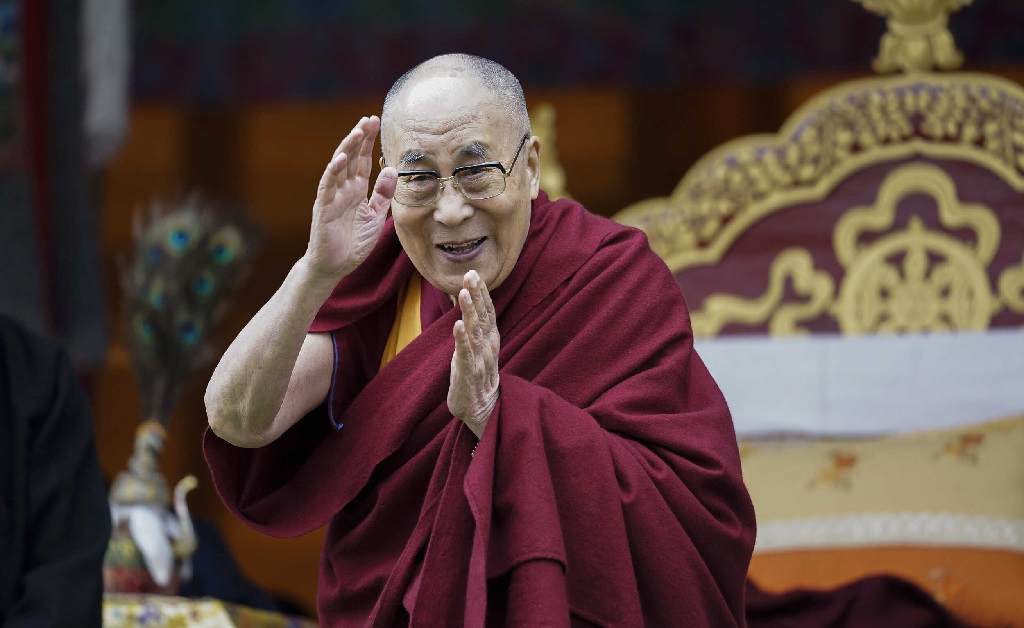 Aos 85 anos, Dalai-lama vai lançar seu primeiro álbum em parceria com produtor de Justin Bieber e J-Lo