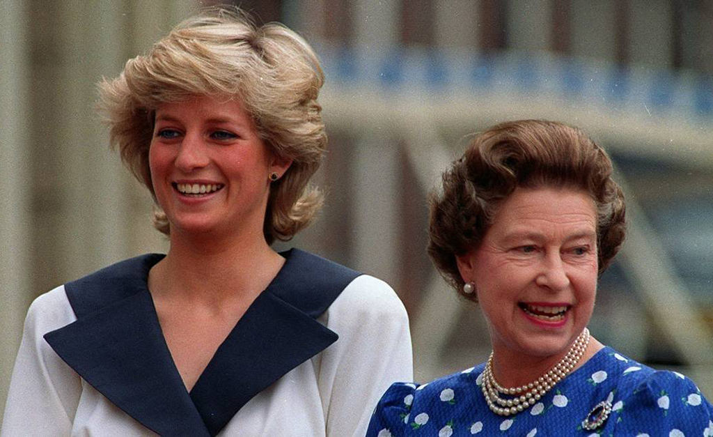 Glamurama entrega qual foi a pergunta pra lá de polêmica que Diana fez à Rainha Elizabeth e que estremeceu de vez a relação entre elas. Vem saber!