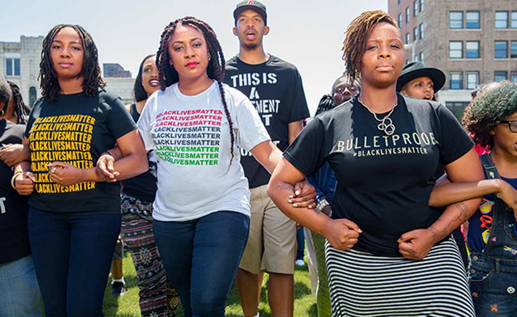 Você sabe como surgiu o #BlackLivesMatter? Glamurama conta quem são as três mulheres negras à frente da organização