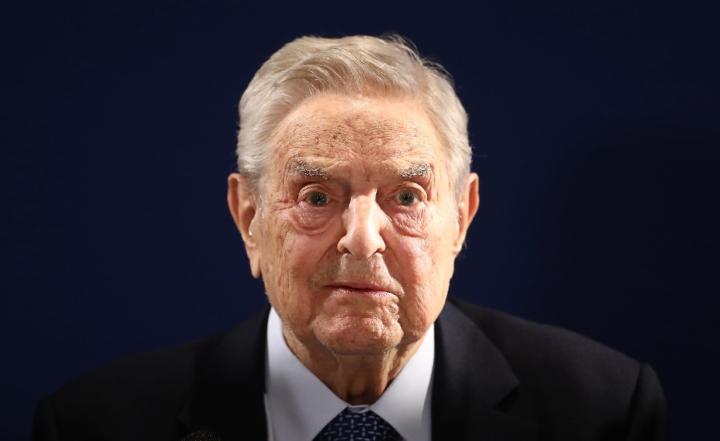 George Soros pega carona no Black Lives Matter e doa mais de R$ 1 bi para promover justiça racial nos EUA
