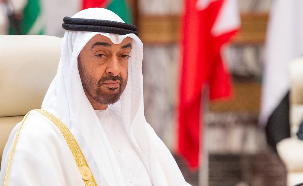 Emir de Abu Dhabi importa água mineral francesa para abastecer seus palácios, de acordo com processo
