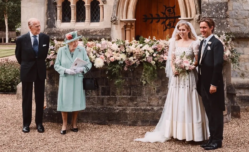 Foto oficial do casamento da princesa Beatrice não contou com o pai dela por decisão da rainha. Entenda!