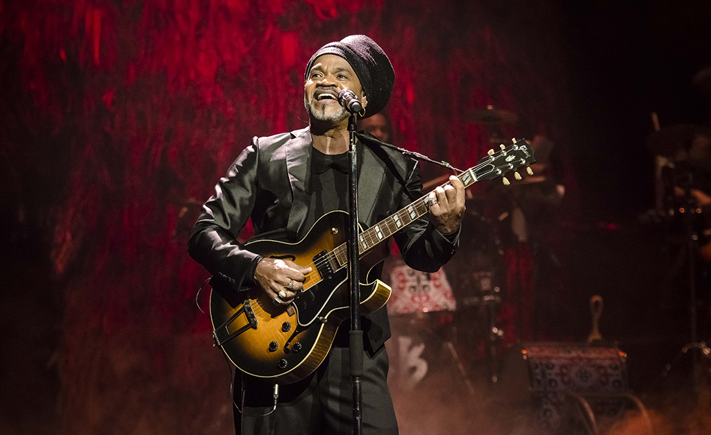 Sem Carnaval à vista, Carlinhos Brown anima a turma com o lançamento de ‘Umbalista’ nas plataformas de streaming