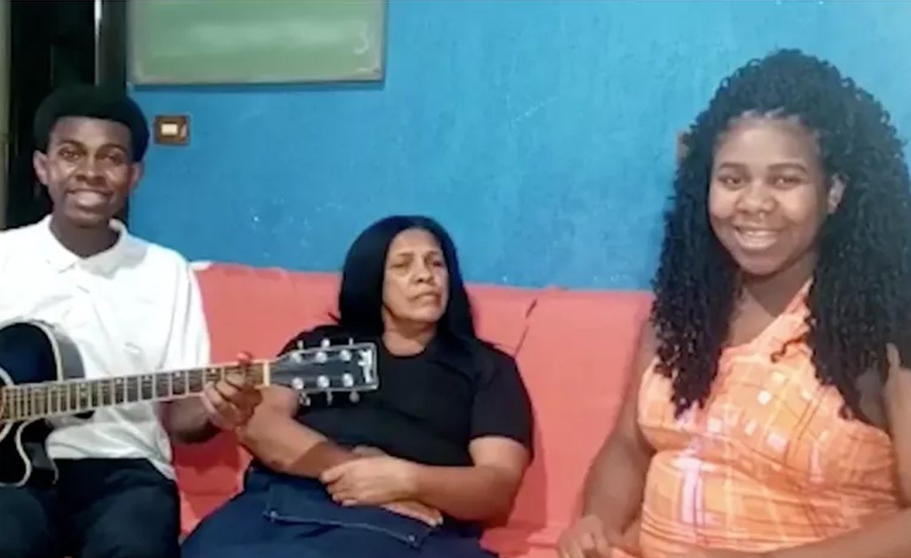 Família do meme “Para a nossa alegria” reaparece depois de oito anos, conta como está a vida e recria o vídeo que viralizou. Vem ver!