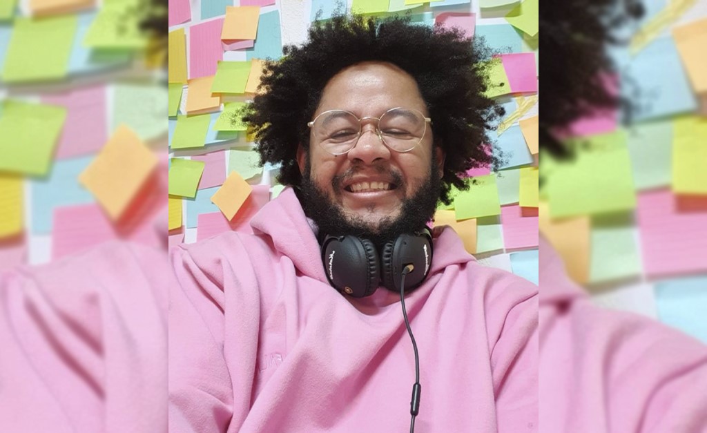 Emicida vai às lágrimas com homenagem da família, amigos e astros da MPB e comprova que é um dos ‘nomes’ da atualidade