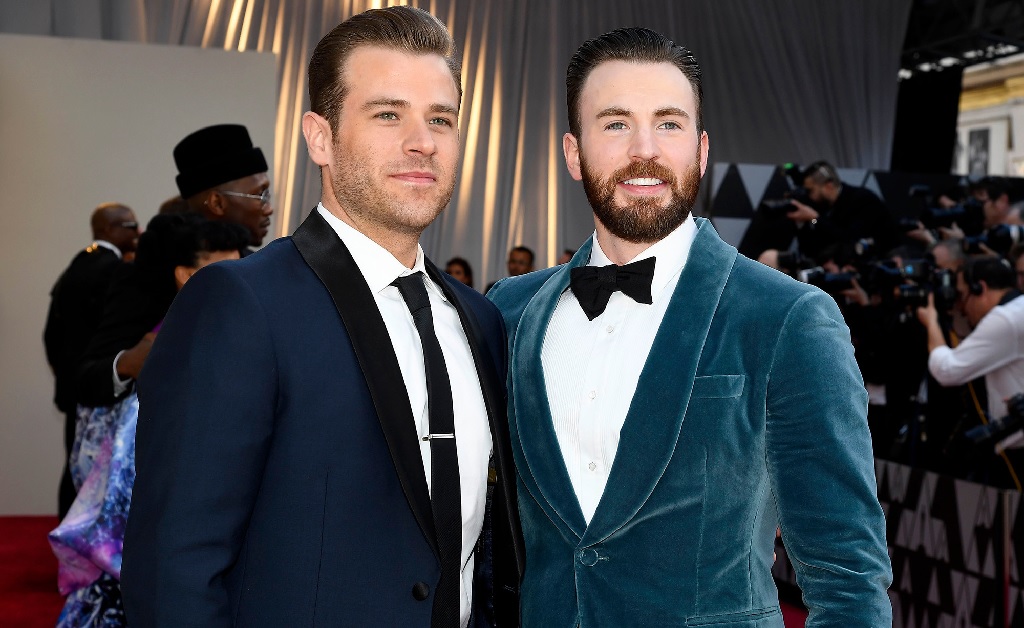 Irmão de Chris Evans tira uma com o astro por causa de nude vazado sem querer que quebrou a internet