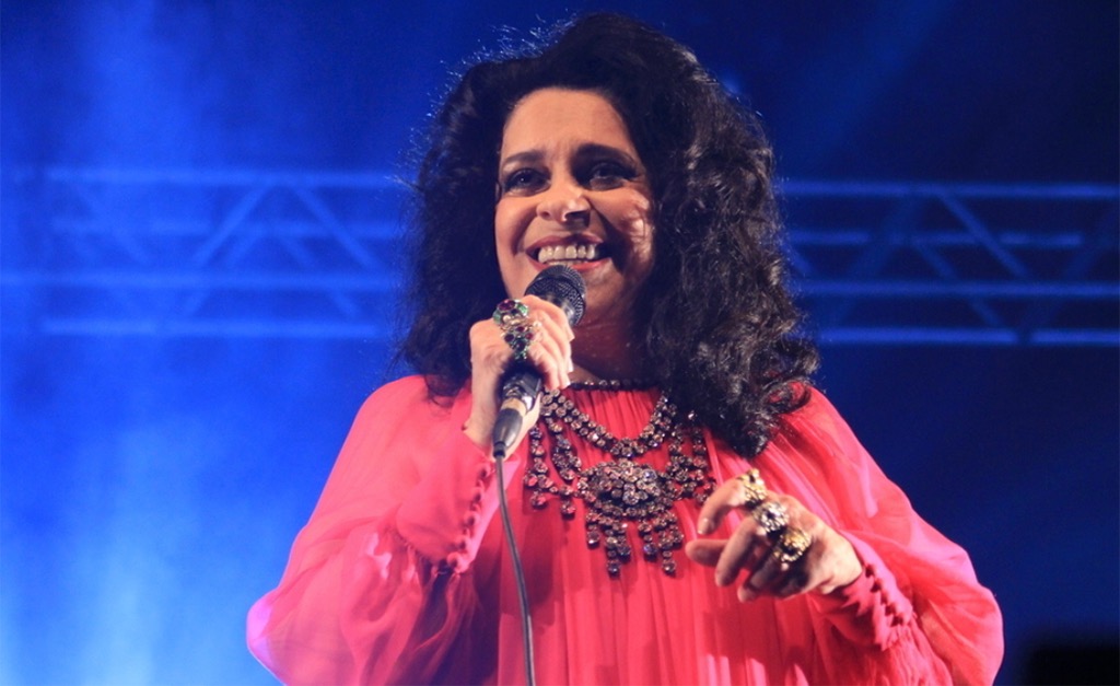 Gal Costa comemora seus 75 anos soltando a voz em mega live: “Poder oferecer um show no dia do meu aniversário é um presente”