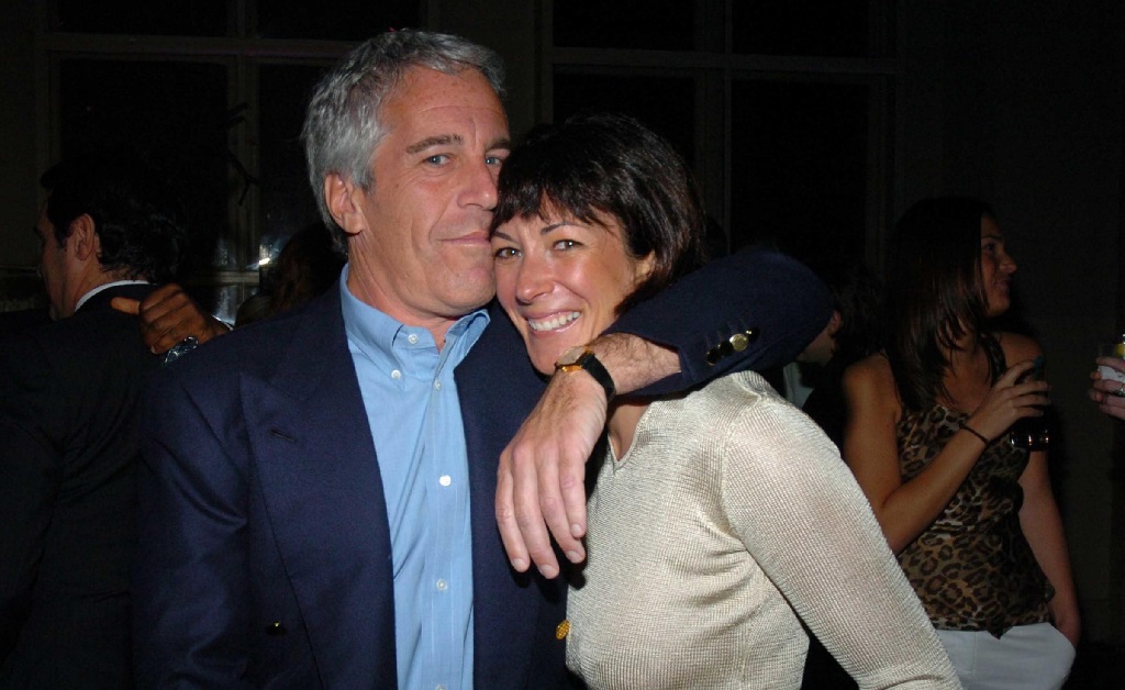 Justiça dos EUA libera transcrição dos depoimentos de Ghislaine Maxwell, cúmplice de Jeffrey Epstein