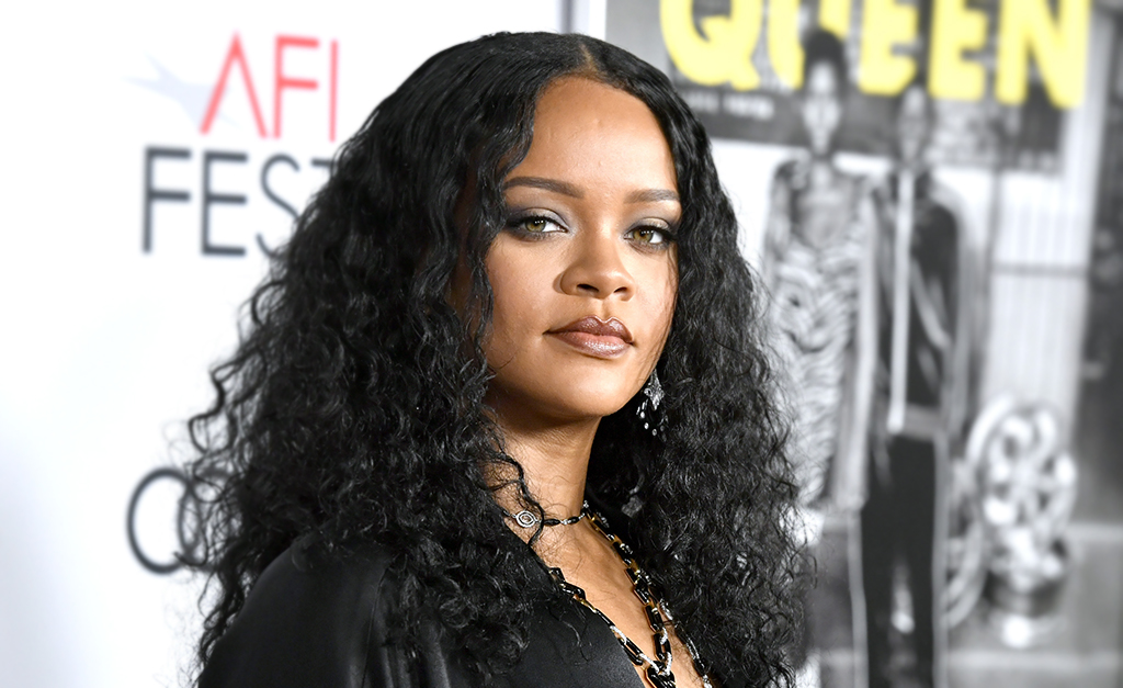 Após ser acusada de islamofobia, Rihanna pede desculpas em comunicado nas redes sociais: “um enorme descuido”