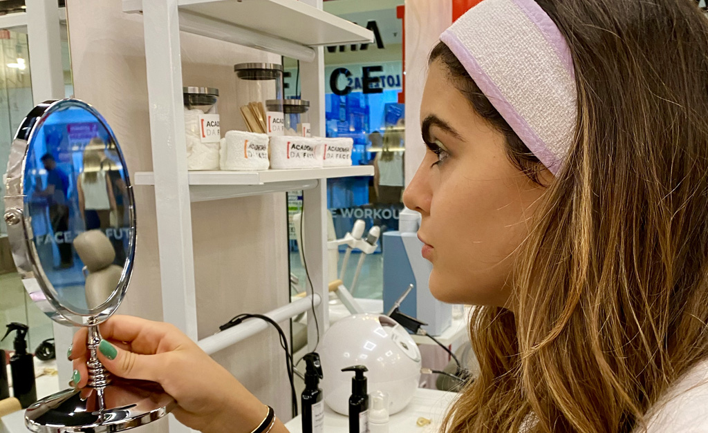 Geração Z: E aí, já ouviu falar de ‘face gym’? Vem saber do que se trata e os benefícios para a pele