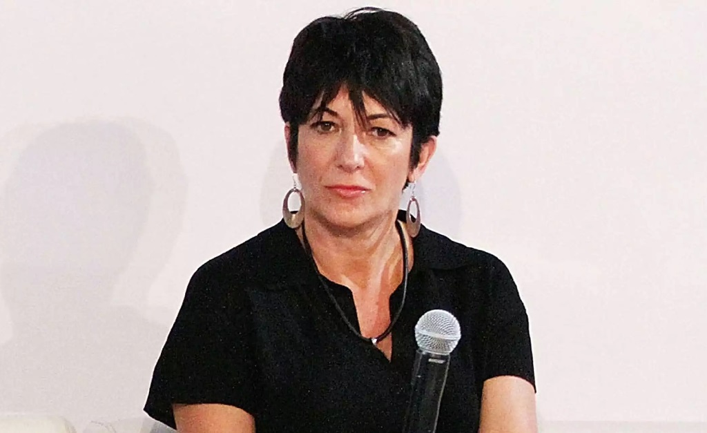Advogados de Ghislaine Maxwell reclamam de regras rígidas da prisão e dizem que cliente vive em regime de solitária